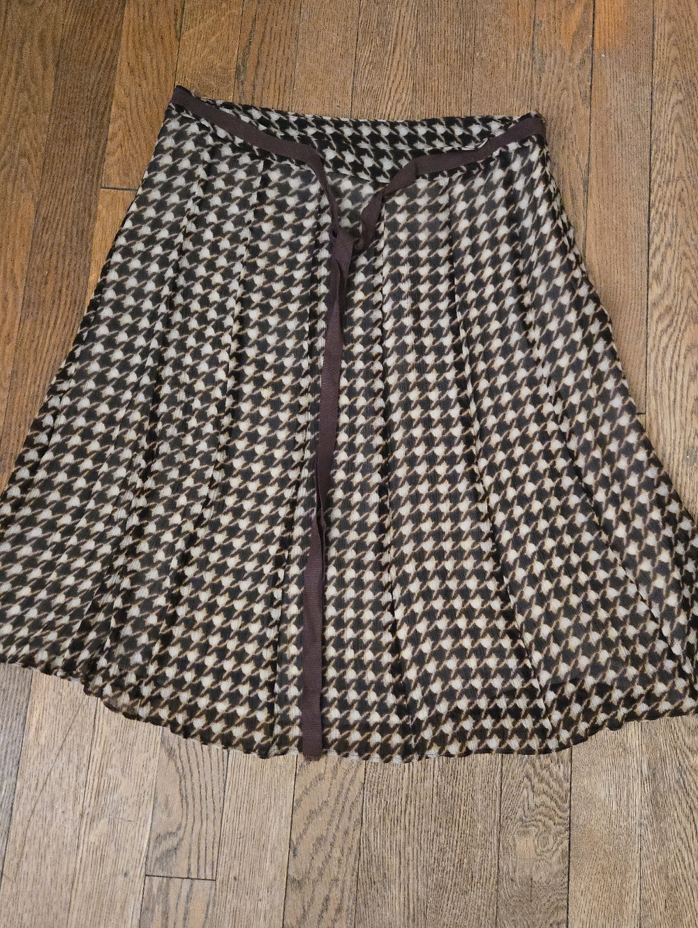 John Paul Richard Size 10 | Silk chiffon brown and white houndstooth skirt